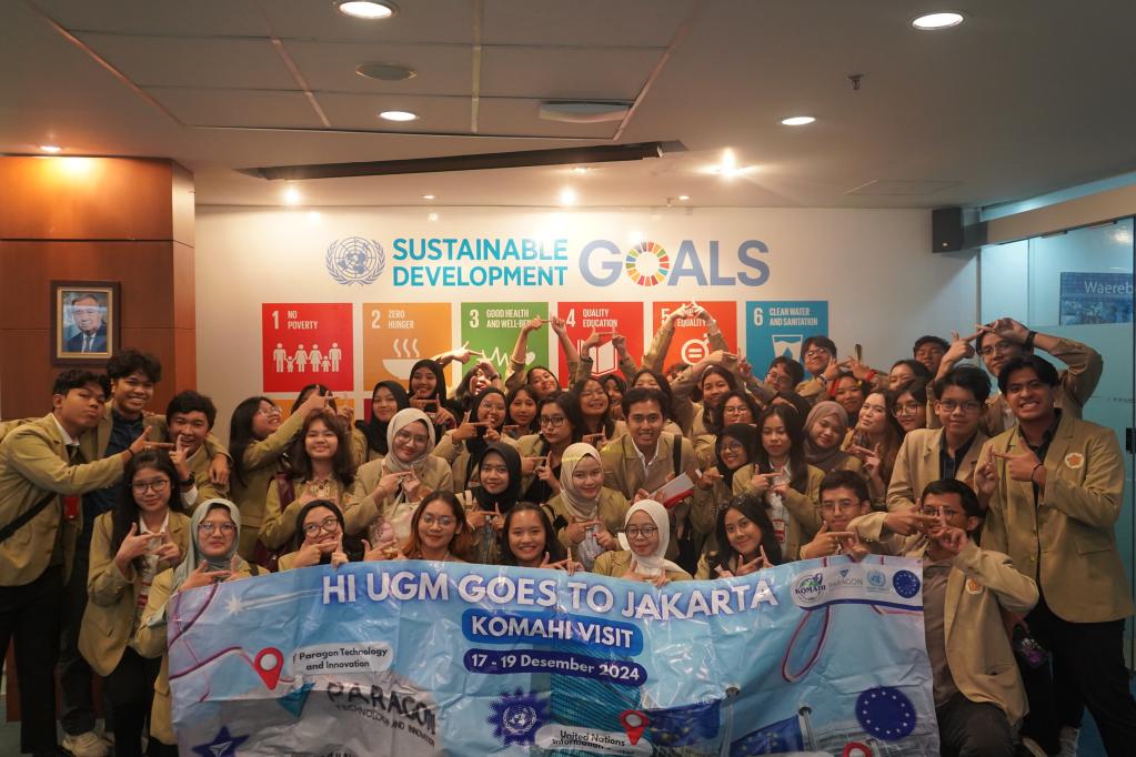 A group of students posing in UN's office