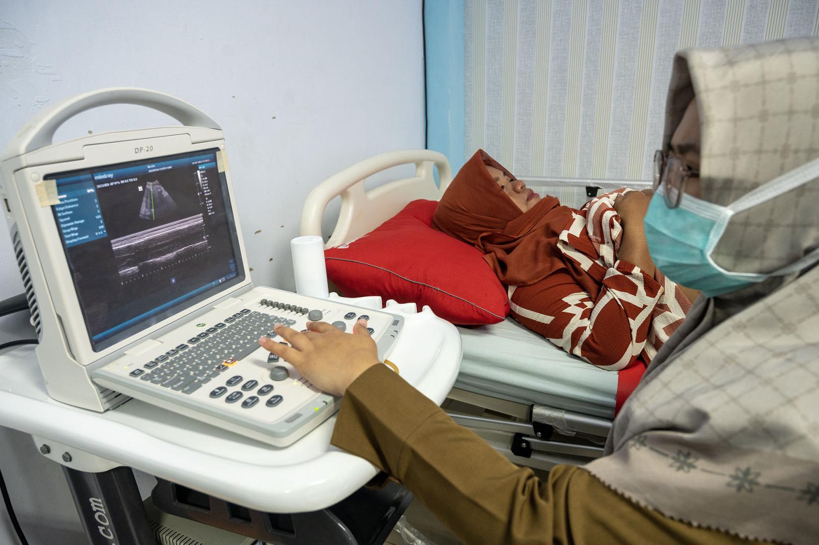 Dr. Fai’zah A.Salim, a primary care physician in Palu, Central Sulawesi, Indonesia, sees hundreds of patients a day. Thanks to a UNFPA training, she can more easily recognize signs of domestic violence and offer support to victims. 