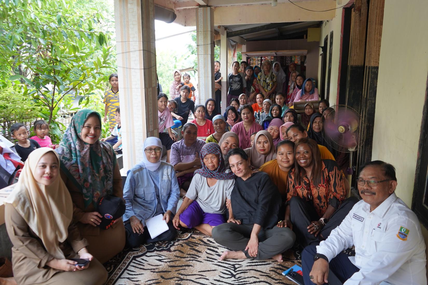 Dozens of women of Sirnajaya posing