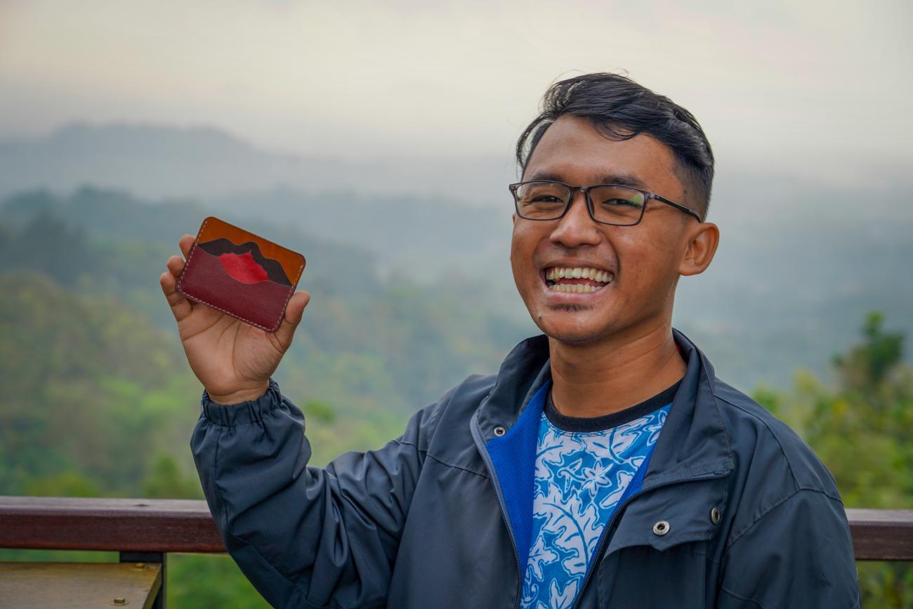 Dheni Nugroho showing one of the wallets