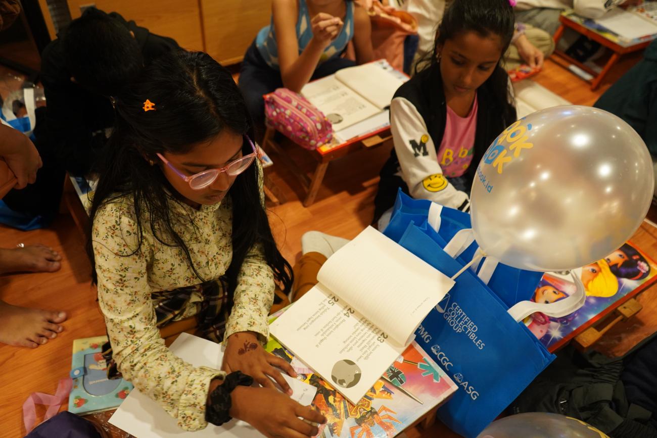 Some refugee children, through the International Organization for Migration (IOM), participated in the workshop entitled "Tell your story today” on July 6. The workshop included 10 refugee children and 20 local child authors.