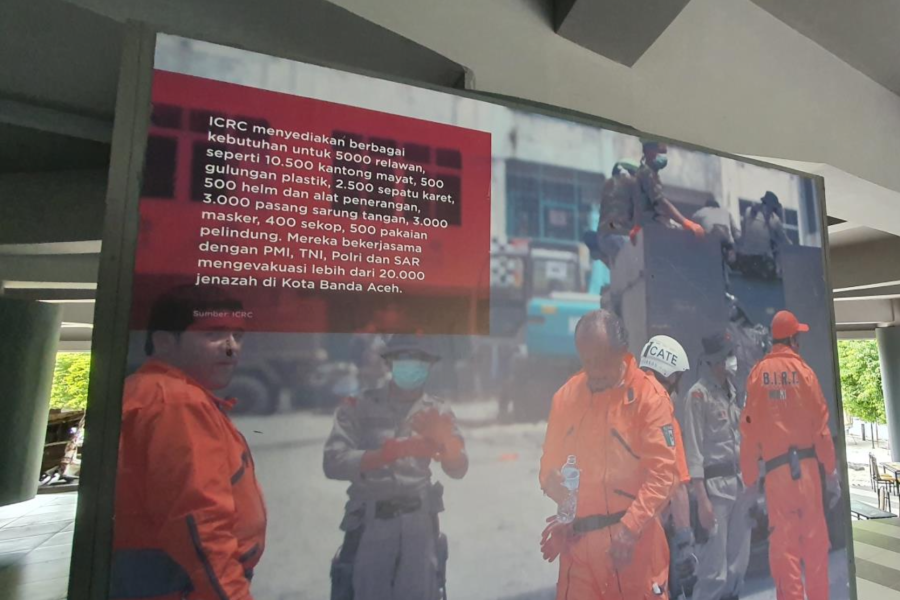 One of the documentations from Aceh Tsunami depicting red cross officials and Indonesian police work to rescue the tsunami victims is showcased at the Aceh Tsunami Museum.