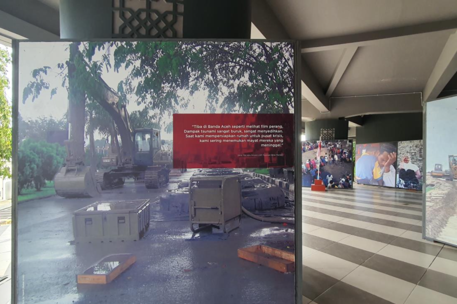 One of the documentations from Aceh Tsunami depicting a heavy machine placed in the street to help recover the area is showcased at the Aceh Tsunami Museum.