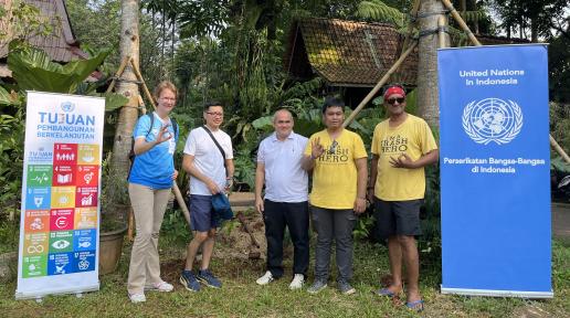 Representatives from UN in Indonesia, Forum Komunitas Hijau Nusantara, and Joglo Nusantara Setu Pengasinan, took picture together after planting trees.